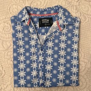 Monument men’s shirt. Size M